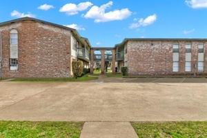 featured image of 2755 Louisiana St