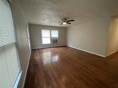 Roseland (4402) - Photo 5 of 27