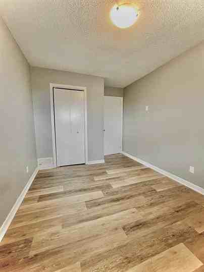 ROWAT ST. 17 - Photo 6 of 10