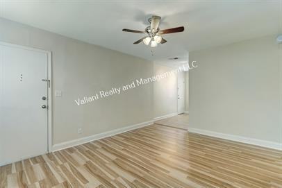 Odette Herschel - Photo 5 of 23