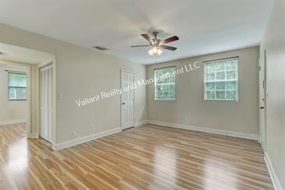 Odette Herschel - Photo 7 of 23