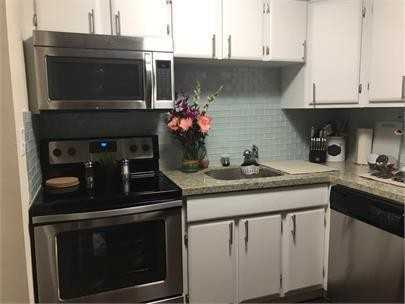 Topanga Canyon - 2255 NE 51st St - Photo 3 of 50