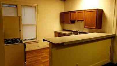 828 W. 4th St - Photo 3 of 5