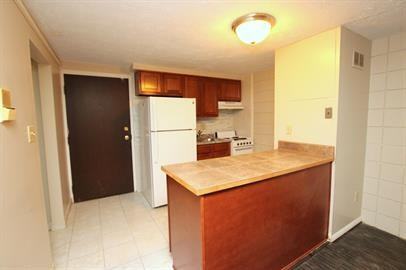 1126 W 4th St - Photo 2 of 22