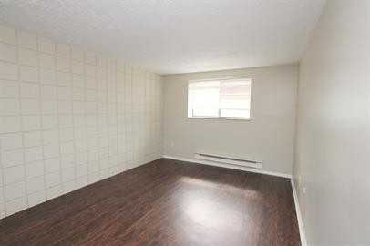 1126 W 4th St - Photo 4 of 22