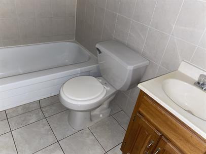 1126 W 4th St - Photo 5 of 22