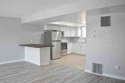 939 Iowa Avenue - Photo 2 of 12