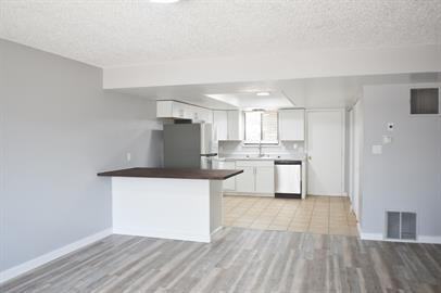 939 Iowa Avenue - Photo 3 of 12