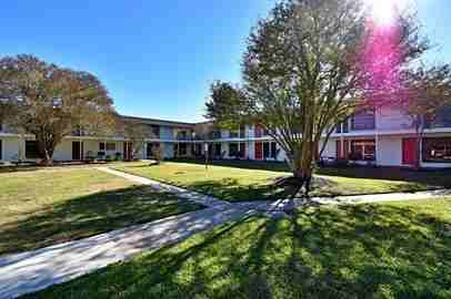 Bay City Flats - Photo 3 of 4