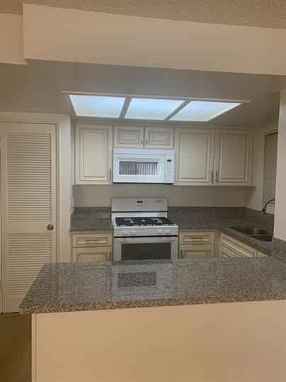 301 E. Fairview Ave. - Photo 4 of 39