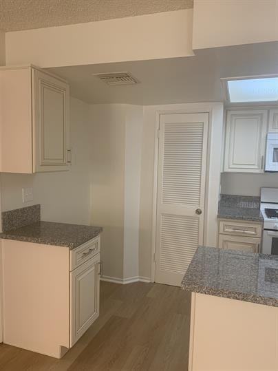 301 E. Fairview Ave. - Photo 5 of 39