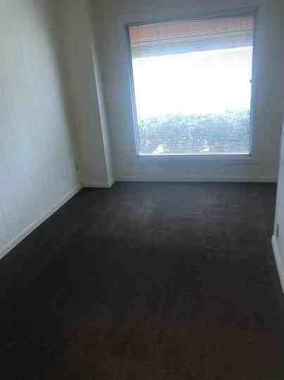 700 South Park Avenue - Photo 4 of 12