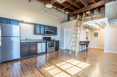 725 SW Washington Street - Photo 5 of 8