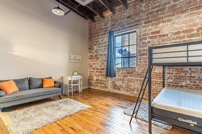 725 SW Washington Street - Photo 7 of 8