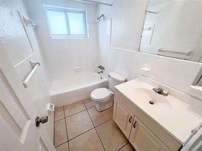 3741 SW 1st Street - Photo 7 of 50