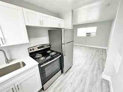 225 Iowa Avenue - Photo 7 of 15