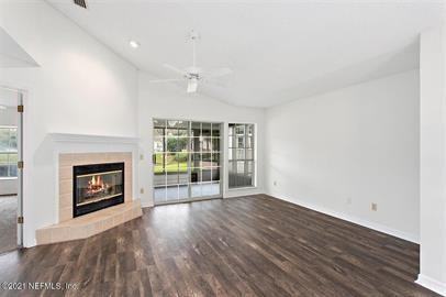 810TR - Photo 4 of 14