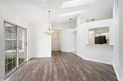 810TR - Photo 7 of 14