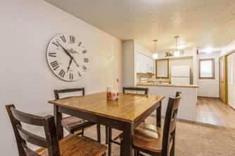 B&Z: 808 Westwinds Drive #5 - Photo 3 of 9