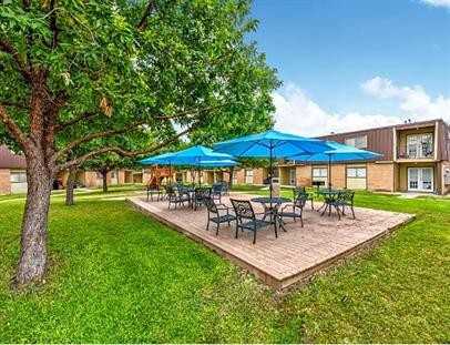 Desert Village Apartments - Photo 4 of 20