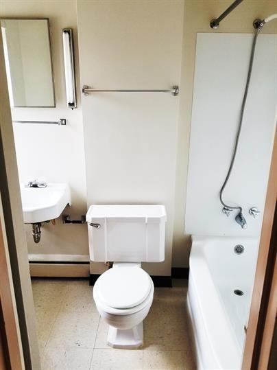 Building 5 - 300 16th St. NE - Photo 5 of 6