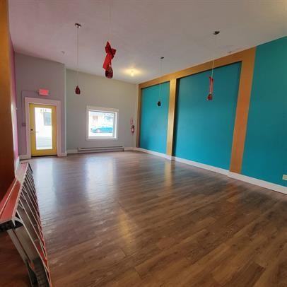 876 Payne Ave - Photo 3 of 15