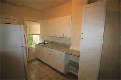 842 Neland SE - Photo 2 of 11