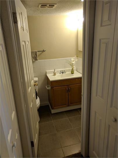 2050 - Photo 3 of 18