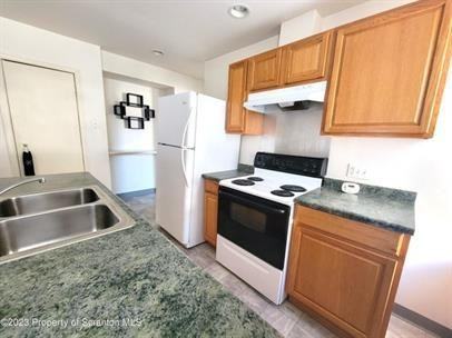 327 Plymouth Avenue - Photo 2 of 11