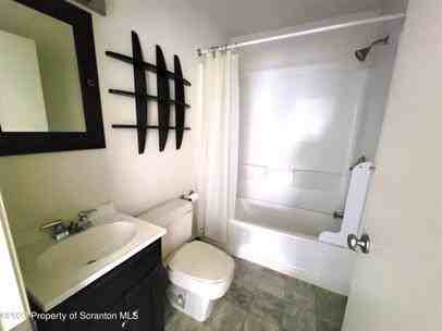 327 Plymouth Avenue - Photo 4 of 11