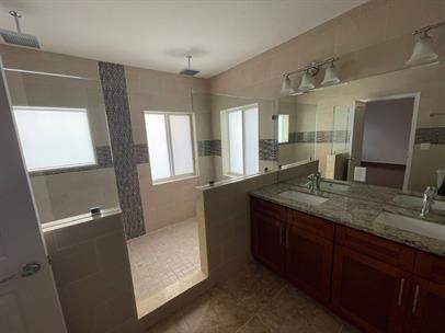 603-605-609-611 NE 28TH ST - Photo 5 of 8