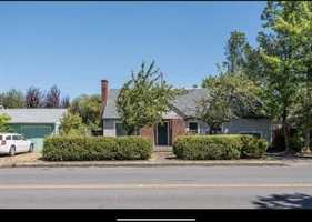 featured image of 2557 Hilyard St