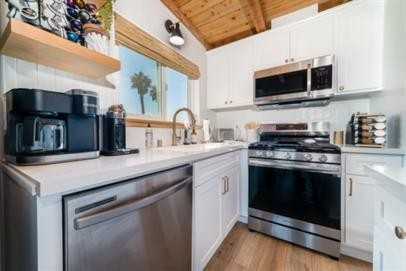 834 South Pacific Street - Photo 6 of 17