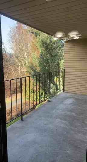 La Villa Apartments - Photo 4 of 17