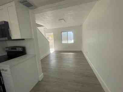 1945 Southwest 5th Street - Photo 4 of 8