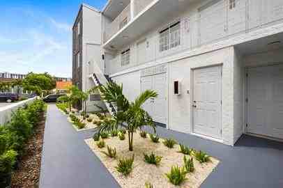 1945 Southwest 5th Street - Photo 7 of 8