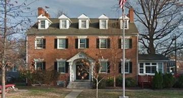 featured image of 2 E Manoa Rd