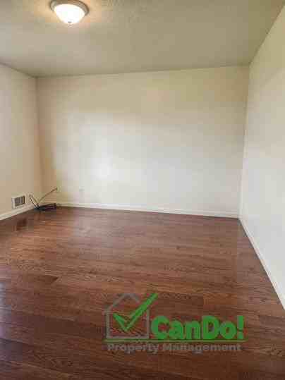 Carol Court Apartments - Photo 4 of 37