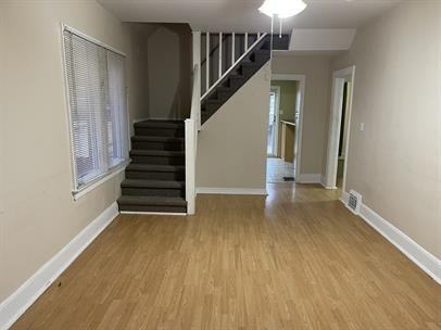 1539 Gladstone Avenue - Photo 3 of 14