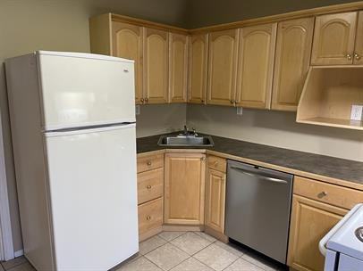 1539 Gladstone Avenue - Photo 6 of 14