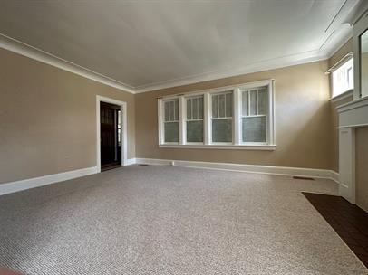 1395 Victoria Avenue - Photo 3 of 8