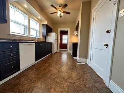 1395 Victoria Avenue - Photo 5 of 8