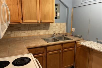 9515 Kerby Road - Photo 5 of 11