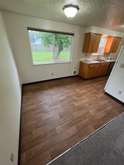 612 Northwest Yamhill Street - Photo 3 of 15