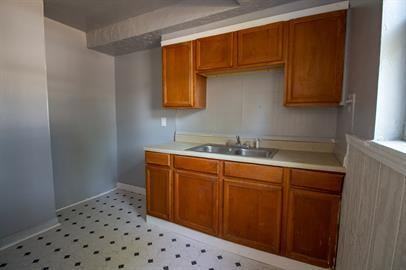 1510 Southeast Riverside Drive - Photo 3 of 50