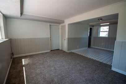 1510 Southeast Riverside Drive - Photo 7 of 50