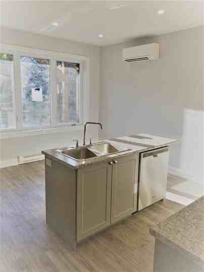 87 Stirling Avenue - Photo 6 of 20