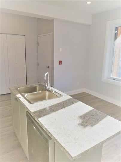 87 Stirling Avenue - Photo 7 of 20