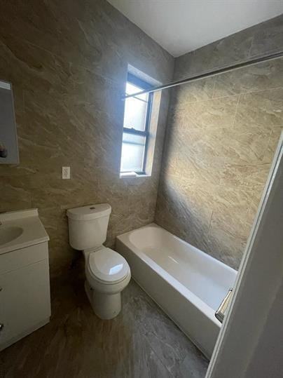 1315 Seneca Avenue - Photo 4 of 8