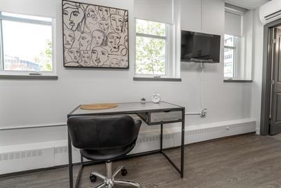 61 Parent Avenue - Photo 3 of 29